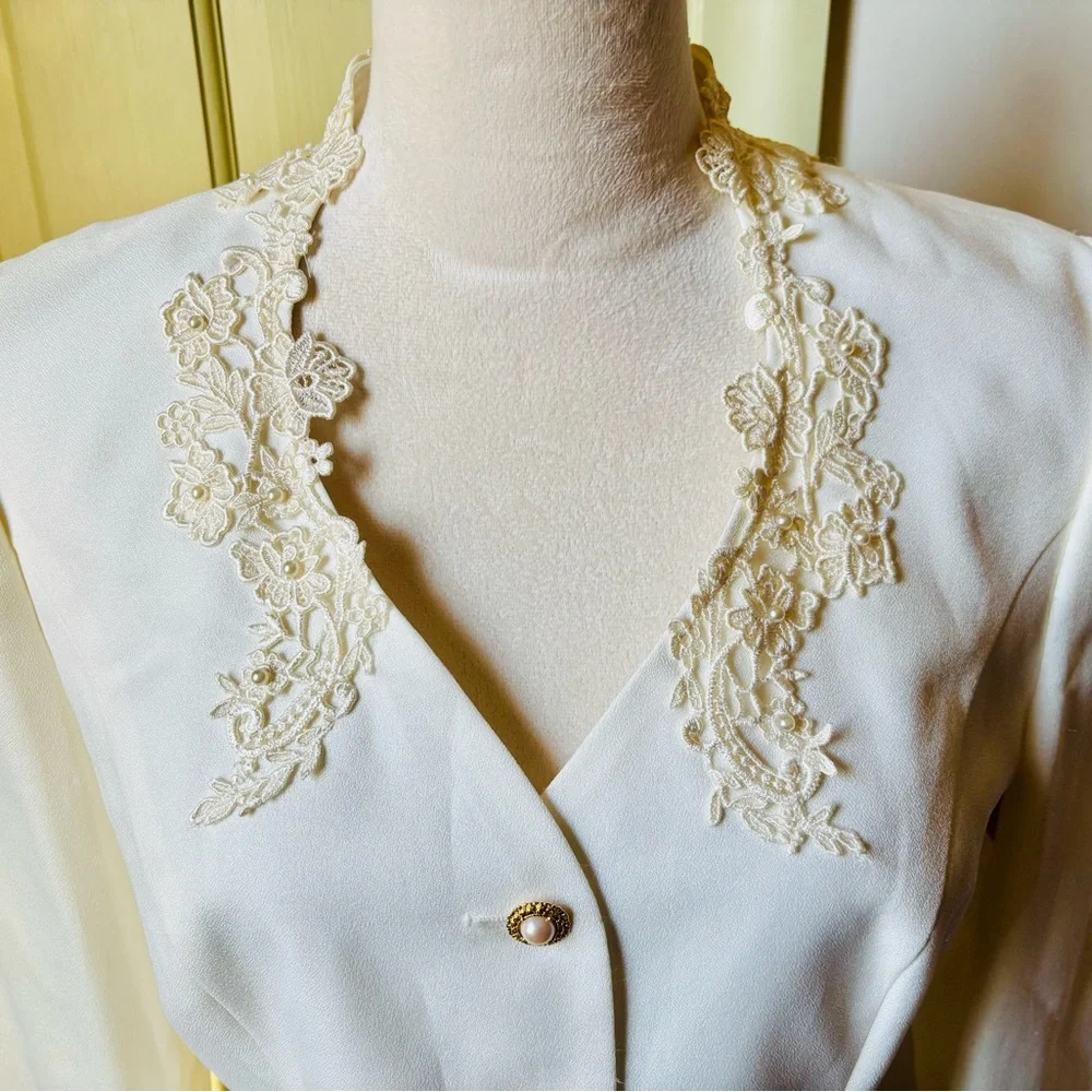 Vintage Cachet Sz 12 Warm White Blazer with Lace Detail, Lattice Back - Picture 7 of 14